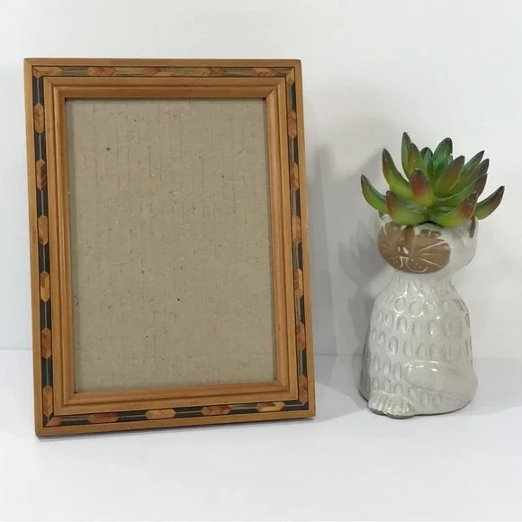 Vintage Fetco 5x7" Wooden Picture Frame with Decorative Inlay Dovetail Joint - Picture 4 of 15